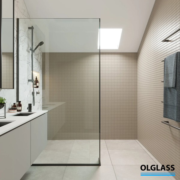 Kabina prysznicowa walk-in z czarnymi profilami i nowoczesną armaturą, Gdańsk, Sopot, Gdynia, Trójmiasto.